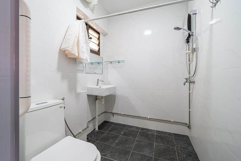 For Rent - 221 Hougang Street 21