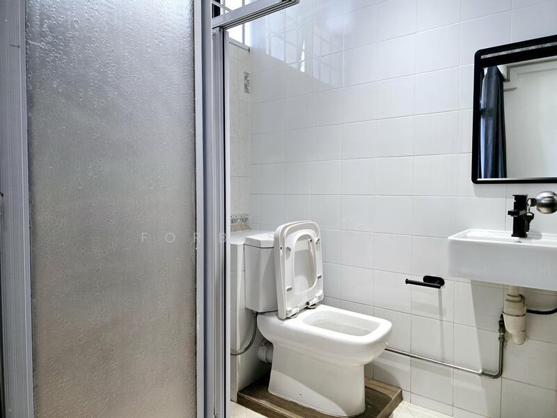 Master Bedroom Toilet