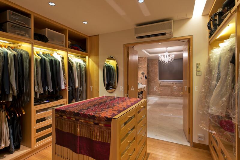 Master Bedroom Closet 