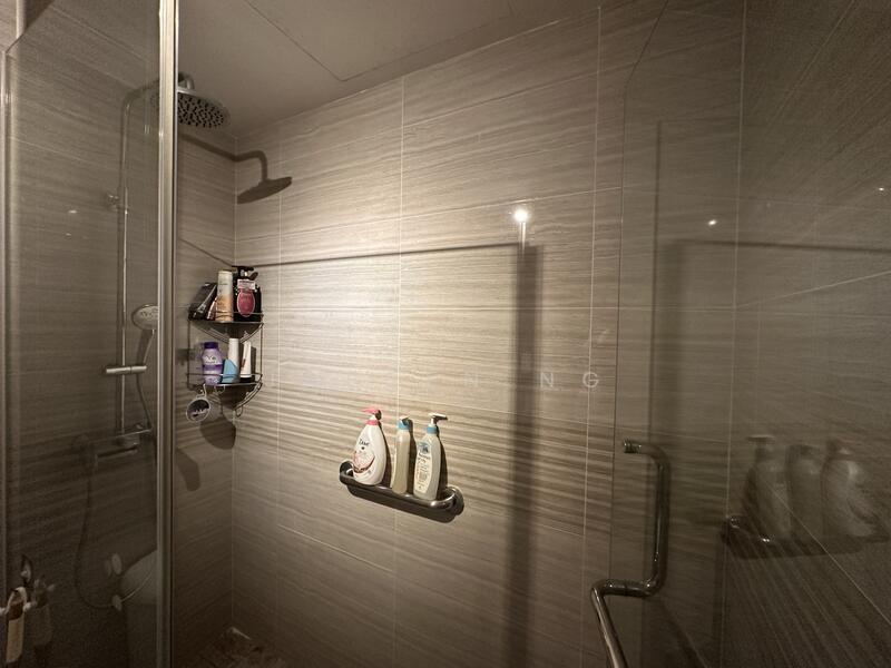 Master Bedroom Bathroom