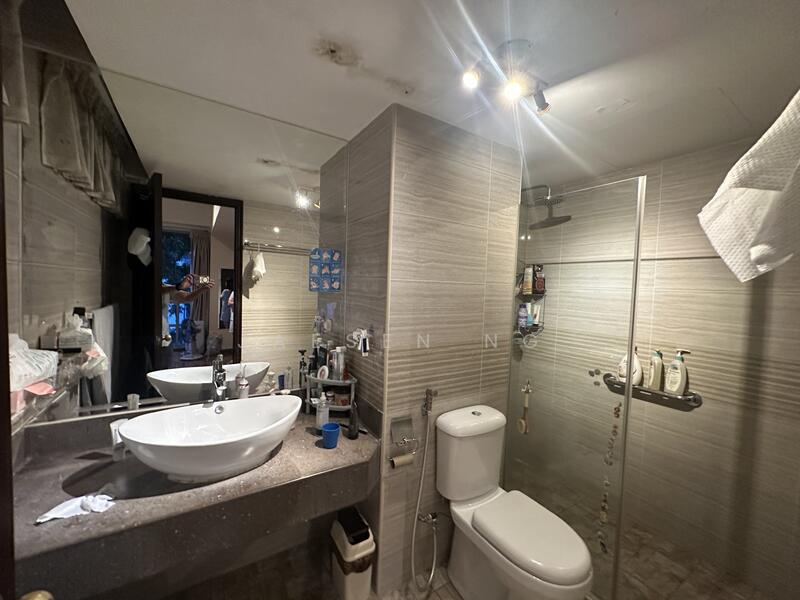 Master Bedroom Toilet