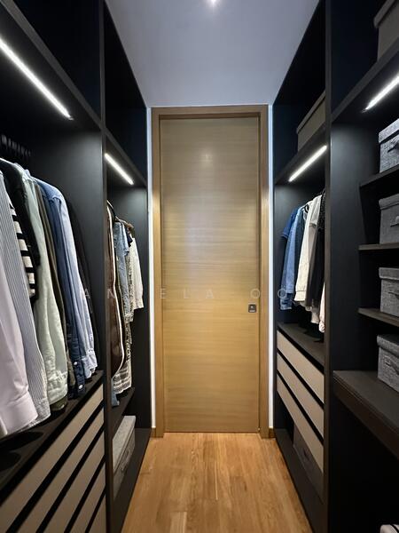 Walk-in Closet