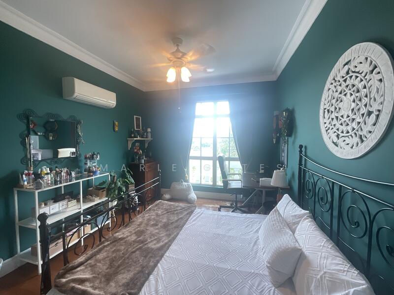 Huge bright bedrooms