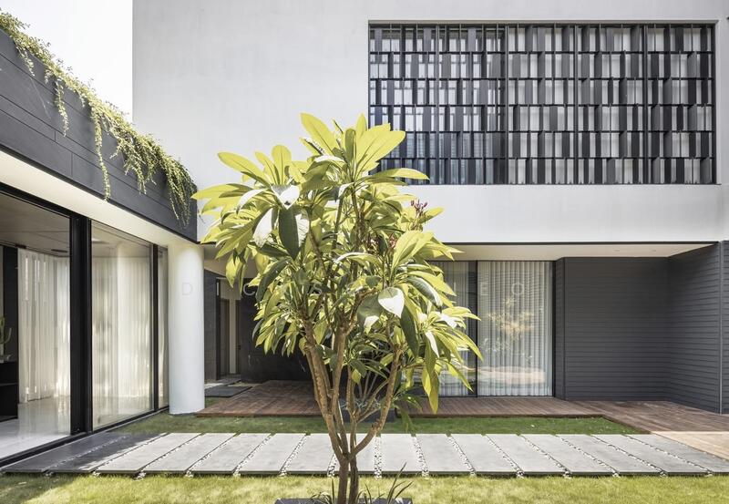 Elevated Wide Frontage. Captivating Family Haven. Coveted Neighborhood. 富豪优质洋房⭐️Dickson☎️9488.40.80, , 6 Bedrooms, 8,888 sqft, Good Class Bungalow For Sale, by Dickson Neo, 60160277 - PropertyGuru.com.sg