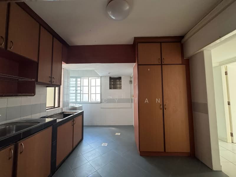 640 Choa Chu Kang Street 64 HDB Flat For Sale at S$ 638,000 | PropertyGuru Singapore - Kitchen