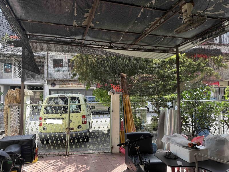 Can park one car outside or inside 