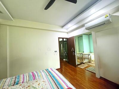 For Sale - ⭐Best buy⭐ 2.5-+Basement Semi-D with Lift, Pool & 3 cars @ Serangoon Garden Way