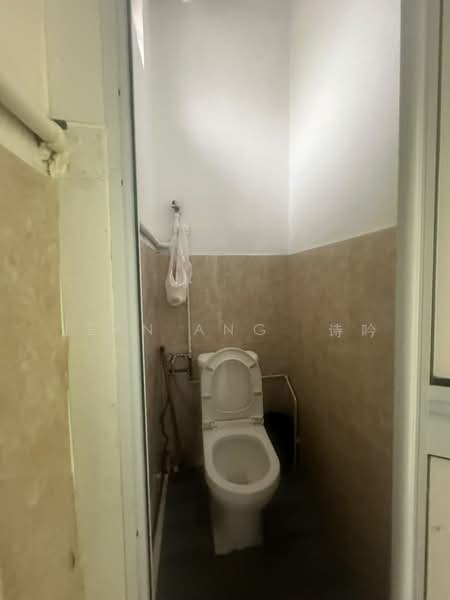 342 Jurong East st 31, , 300 sqft, Shop / Shophouse For Sale, by Jean Ang  诗吟, 60160634 - Bathroom - CommercialGuru.com.sg
