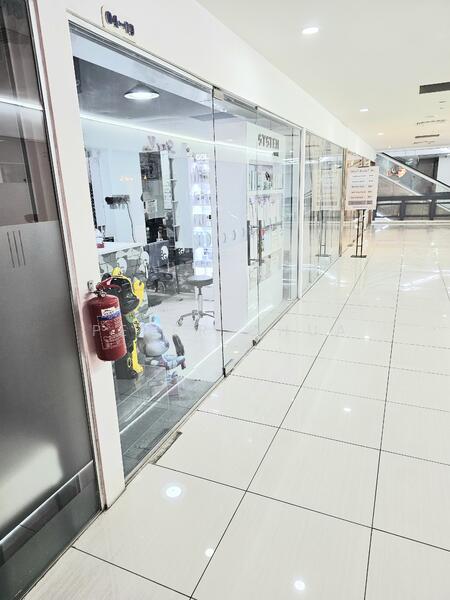 Bugis Cube, 470 North Bridge Road, Beach Road / Bugis / Rochor, 355 sqft, Mall Shop For Sale, by Peter Chua, 60160728 - Corridor - CommercialGuru.com.sg
