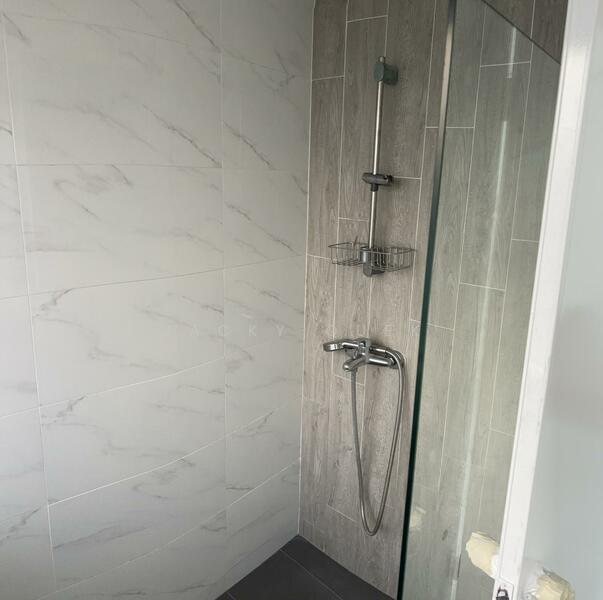 For Rent - Lucky Plaza