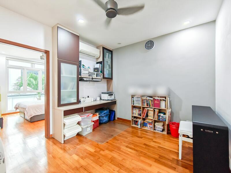 For Sale - $1,1xx PSF. 3.5 Storey Cluster House @ Lange 28, Kovan