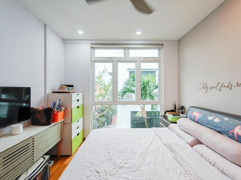 For Sale - $1,1xx PSF. 3.5 Storey Cluster House @ Lange 28, Kovan