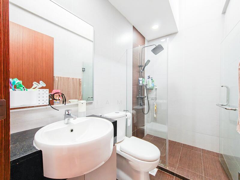For Sale - $1,1xx PSF. 3.5 Storey Cluster House @ Lange 28, Kovan
