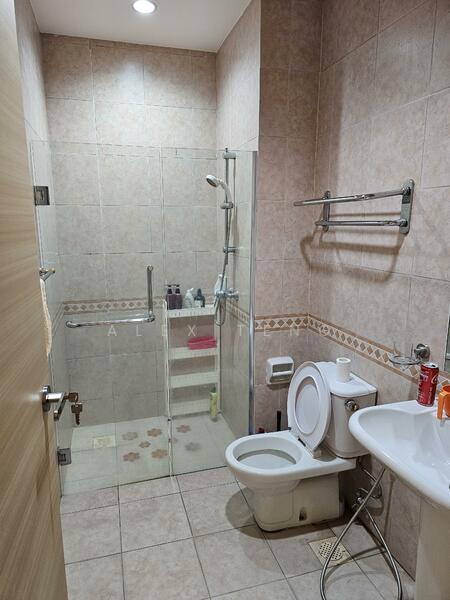 Common bathroom 