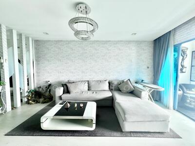 For Sale - 469A Admiralty Drive