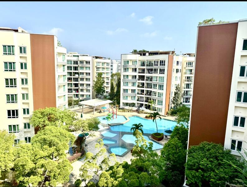 Unblock pool and greenery View