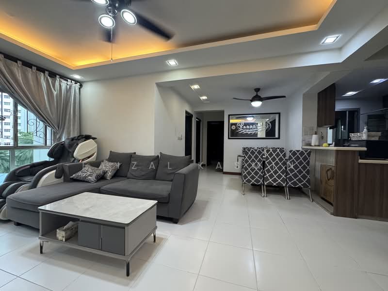 449 Yishun Ring Road, 449 Yishun Ring Road, 3 Bedrooms, 990 sqft, HDB Flat For Sale, by Faizal Kasmin, 60161140 - Living Room - PropertyGuru.com.sg