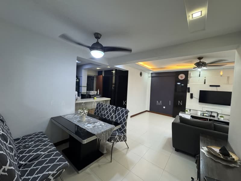 449 Yishun Ring Road, 449 Yishun Ring Road, 3 Bedrooms, 990 sqft, HDB Flat For Sale, by Faizal Kasmin, 60161140 - Living Room - PropertyGuru.com.sg