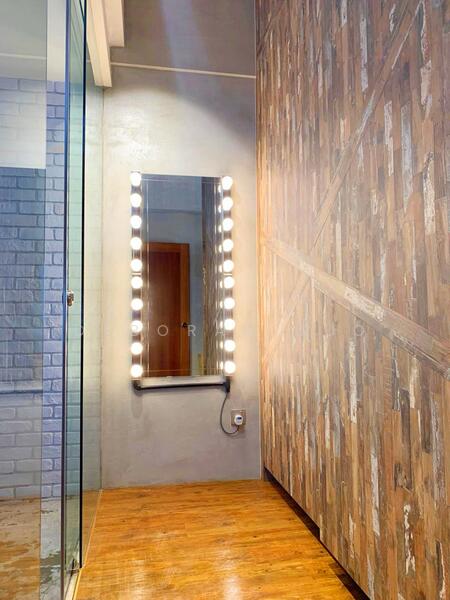 Master Walk-in Wardrobe