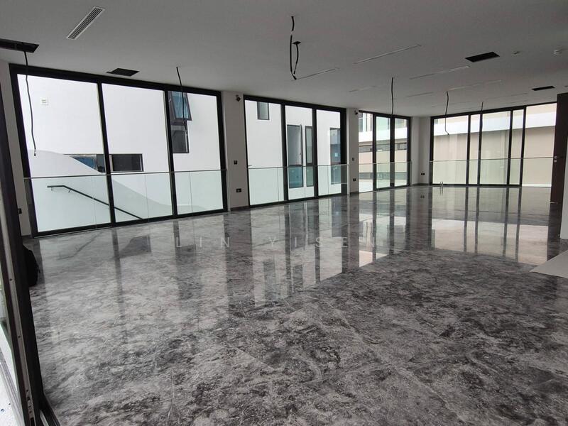 Bright Spacious Living!