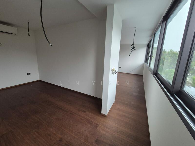 Walk in Wardrobe spacious like a room