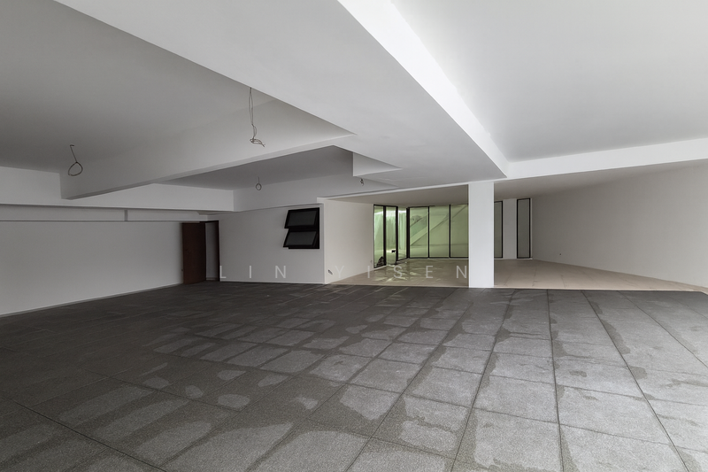 Sheltered Basement Park 7 Cars