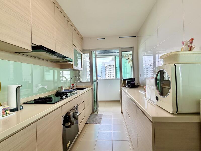 Dual counter top kitchen 