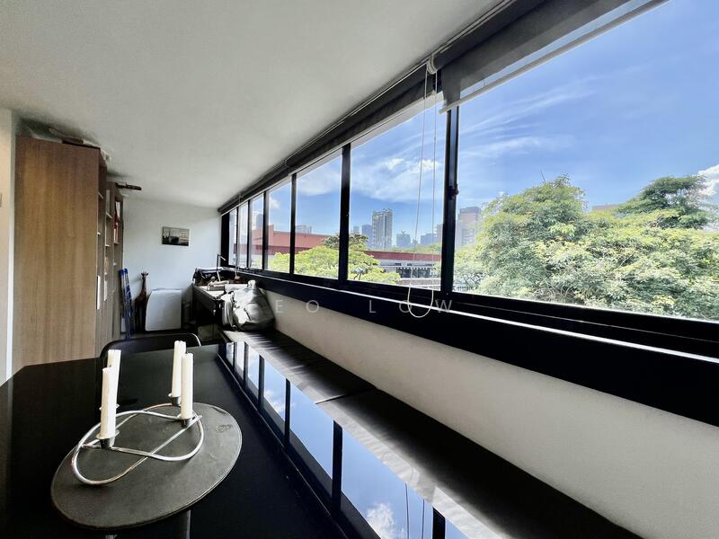 Dining Area (South-East Facing Windows)