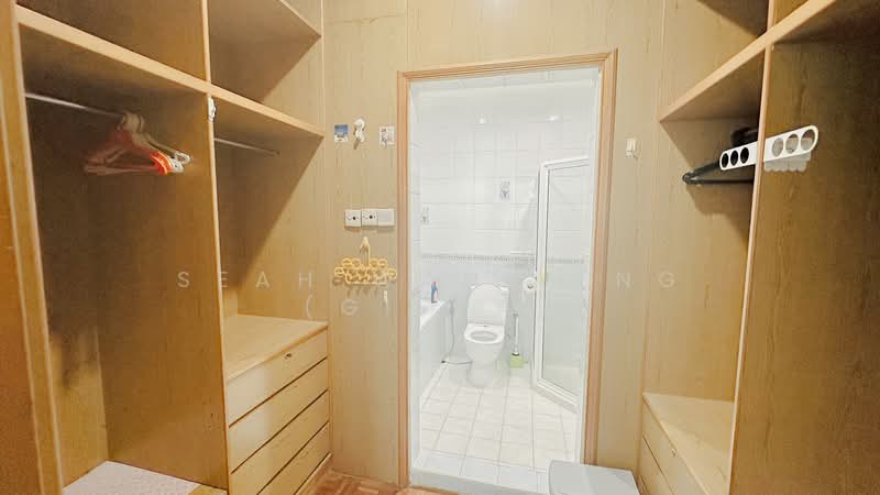 Serene Single Room Near Changi Business Park! Walk to MRT & Expo!, Sunbird Circle / Sunbird Road / Sunbird Avenue, Room Rental, 288 sqft, Terraced House For Rent, by Seah Wan Peng (Gilda), 60161833 - Walk-in Wardrobe - PropertyGuru.com.sg