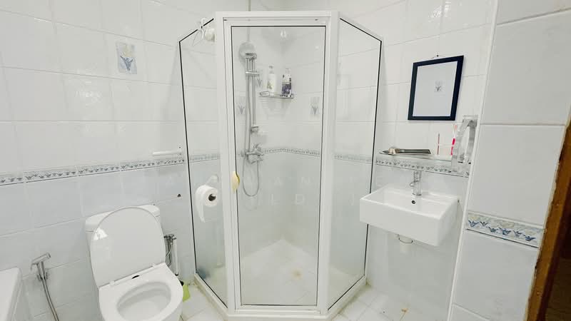 Serene Single Room Near Changi Business Park! Walk to MRT & Expo!, Sunbird Circle / Sunbird Road / Sunbird Avenue, Room Rental, 288 sqft, Terraced House For Rent, by Seah Wan Peng (Gilda), 60161833 - Bathroom - PropertyGuru.com.sg