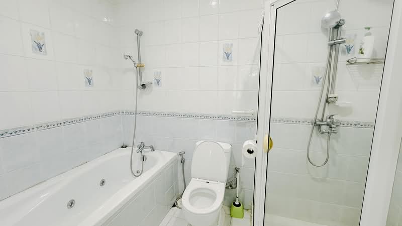 Serene Single Room Near Changi Business Park! Walk to MRT & Expo!, Sunbird Circle / Sunbird Road / Sunbird Avenue, Room Rental, 288 sqft, Terraced House For Rent, by Seah Wan Peng (Gilda), 60161833 - Bathroom - PropertyGuru.com.sg