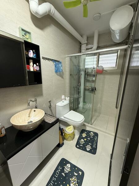 Common Bathroom 2