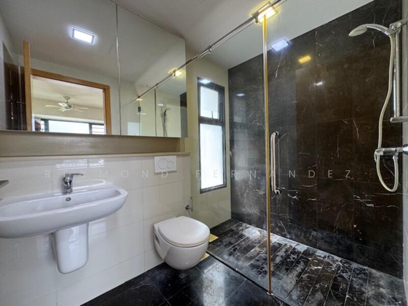 Master Bedroom Bathroom