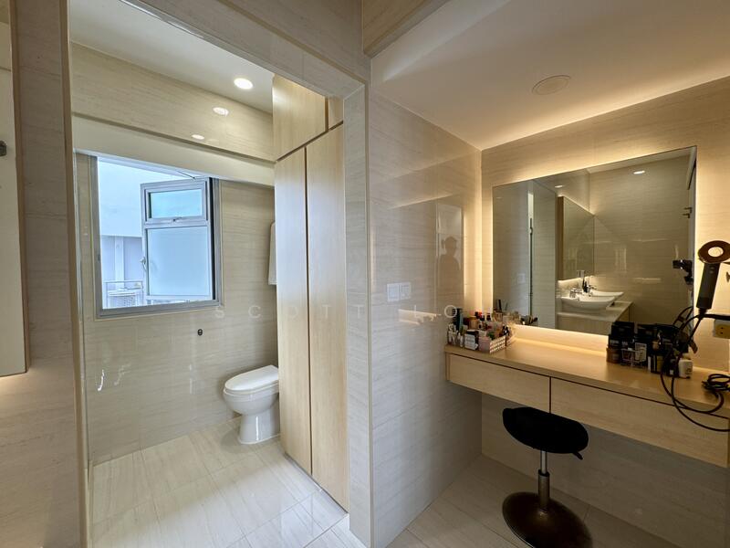 Master Bathroom - dresser