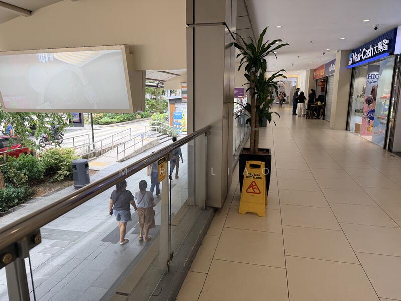Lucky Plaza, 304 Orchard Road, 700 sqft, Mall Shop For Rent, by Mark Liao, 60162267 - CommercialGuru.com.sg