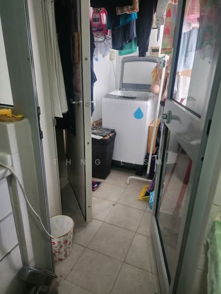 Hillview Regency, 26 Bukit Batok East Avenue 2, 2 Bedrooms, 904 sqft, Condominium For Sale, by Thng Lisa, 60162342 - Kitchen yard area - PropertyGuru.com.sg