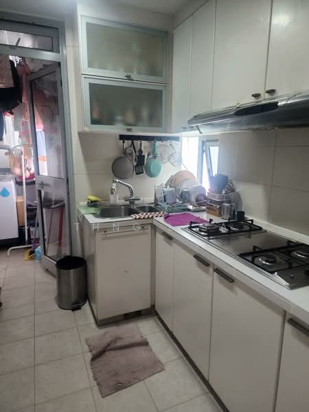Hillview Regency, 26 Bukit Batok East Avenue 2, 2 Bedrooms, 904 sqft, Condominium For Sale, by Thng Lisa, 60162342 - Kitchen - PropertyGuru.com.sg