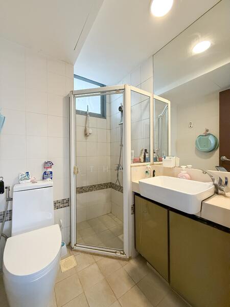 Tanamera Crest, 10 Pari Dedap Walk, 3 Bedrooms, 1,163 sqft, Condominium For Rent, by Jonathan Yeo, 60162389 - Bathroom - PropertyGuru.com.sg
