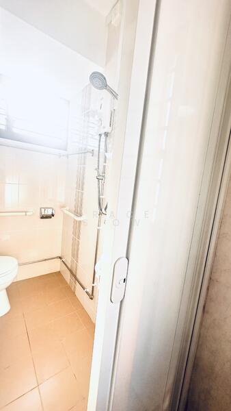 Common Bathroom 