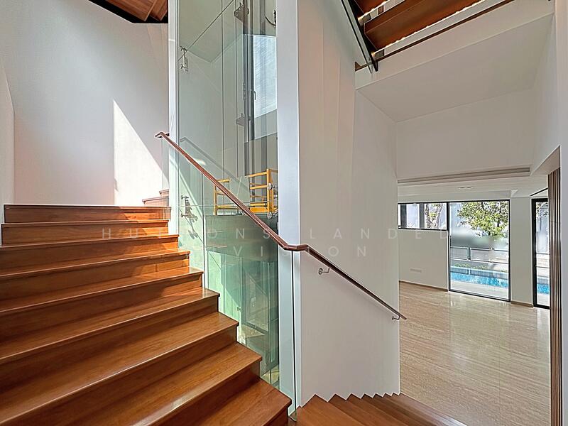 Stairway & Built In Lift