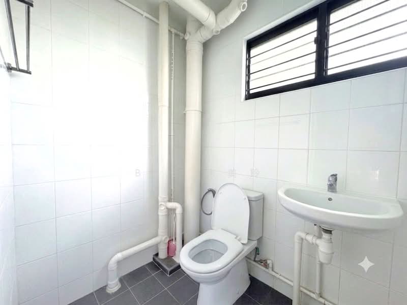 346 Ubi Avenue 1, 346 Ubi Avenue 1, Room Rental, 150 sqft, HDB Flat For Rent, by Bee 林美玲, 60162497 - Bathroom - PropertyGuru.com.sg