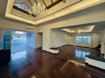 For Rent - Newly Renovated Mount Sinai Elevated Detached with Garden and Pool, Immediate!