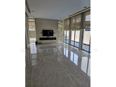 For Rent - Stunning 6 Bedroom Semi-D House With Lift And Pool Near IFS