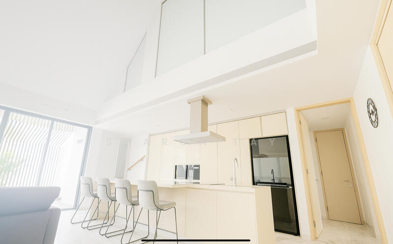 Dining room with island