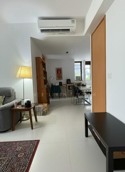 Walkway to Dining & Kitchen