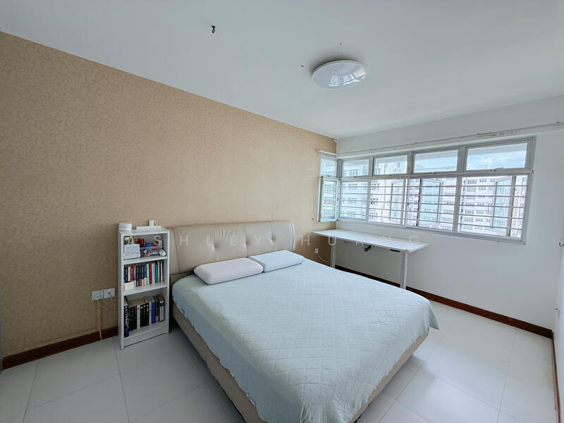 Huge Master bed room 
