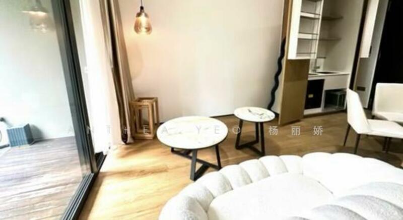 OUE Twin Peaks Condominium For Sale at S$ 1,120,000 | PropertyGuru Singapore - Living Room