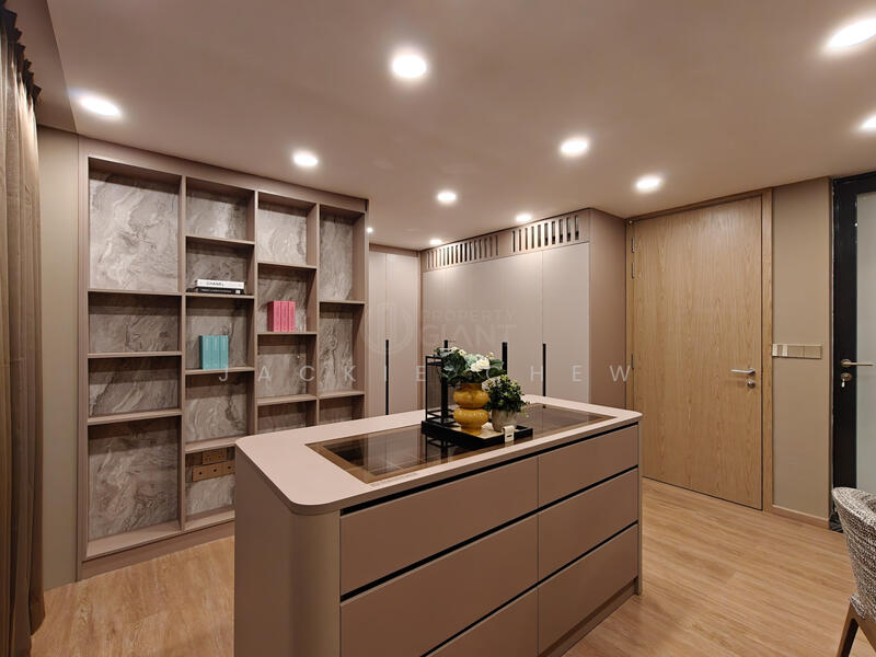 ❤️GIANT⚡️ VIEW now! Entertainment Room with Ensuite Bathroom! Freehold Inter Terrace Terraced House For Sale at S$ 7,880,000 | PropertyGuru Singapore