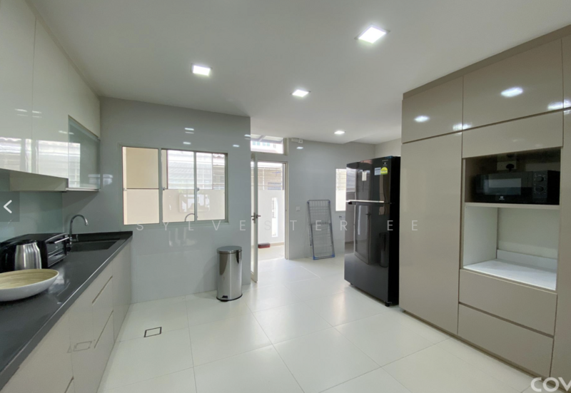 For Rent - Master Ensuite Room @ Landed House, 3rd Floor, 132 Lorong Sarina