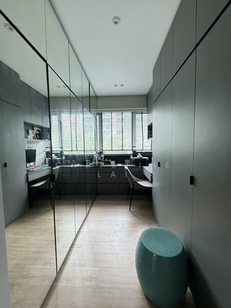 Walk-in Wardrobe / Study